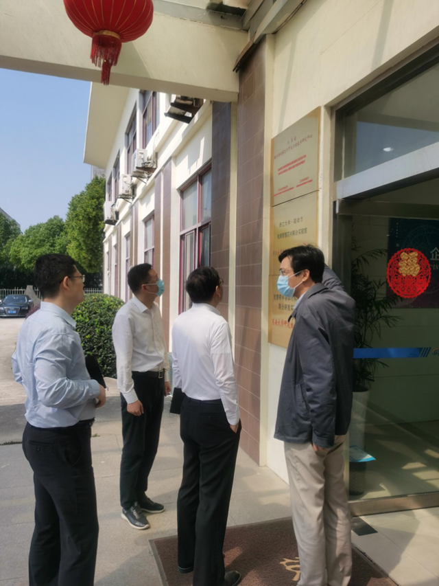 無錫市新區管委會副主任朱曉紅一行蒞臨我司走訪調研(圖1) 無錫市新區管委會副主任朱曉紅一行蒞臨我司走訪調研(圖1)
